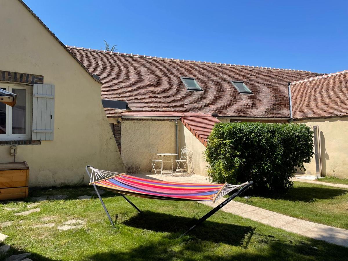 jolie maison de campagne avec piscine intérieur chauffée Fontaine-la-Gaillarde Extérieur photo