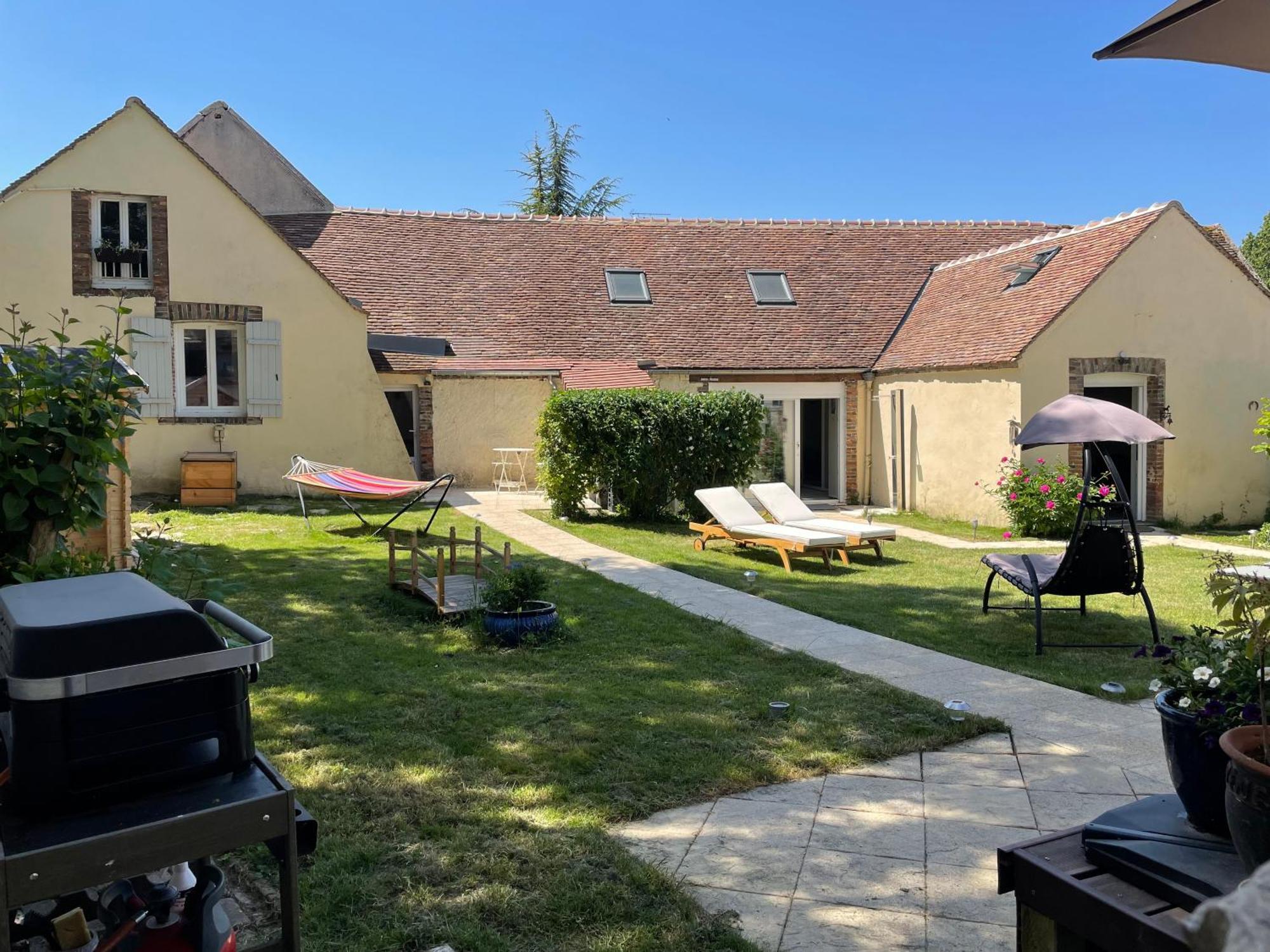 jolie maison de campagne avec piscine intérieur chauffée Fontaine-la-Gaillarde Chambre photo