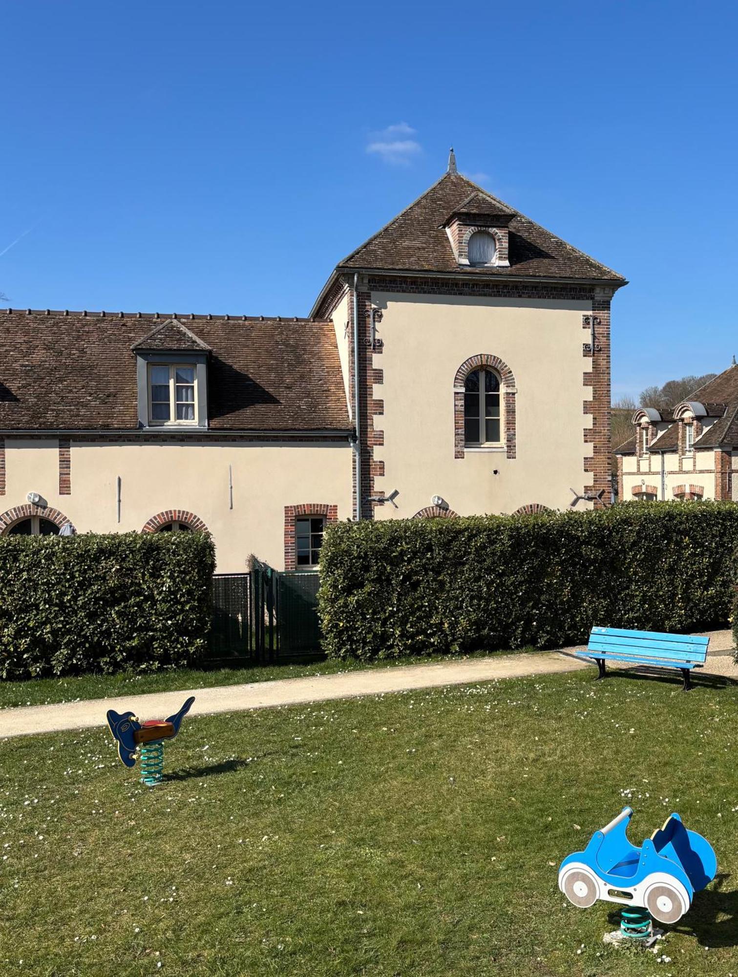 jolie maison de campagne avec piscine intérieur chauffée Fontaine-la-Gaillarde Extérieur photo