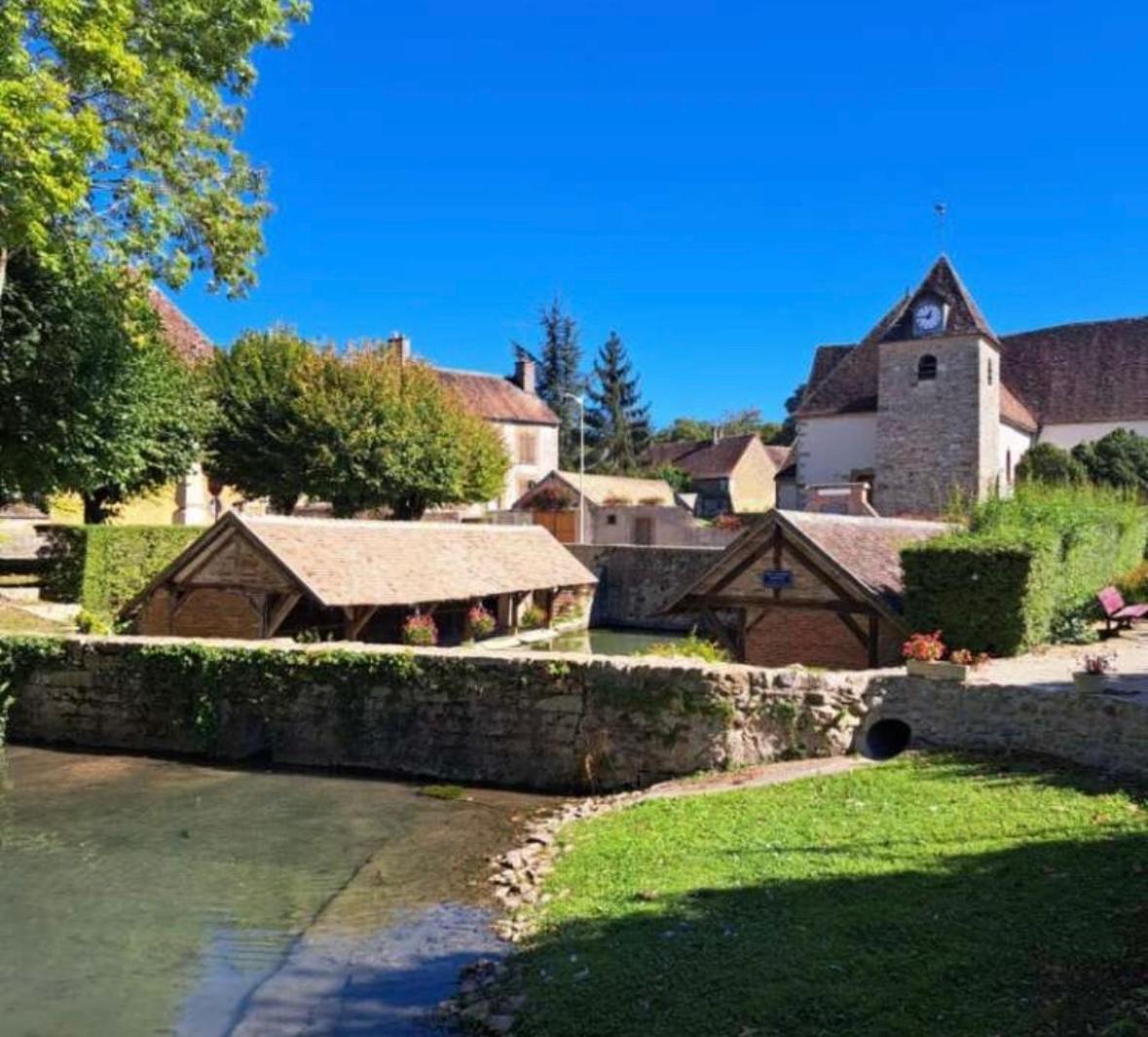 jolie maison de campagne avec piscine intérieur chauffée Fontaine-la-Gaillarde Extérieur photo